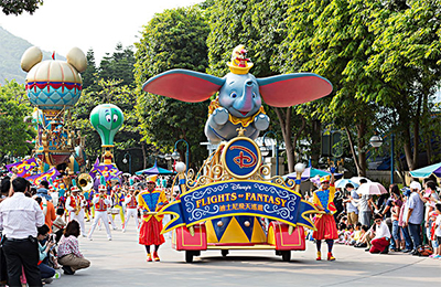 揭秘IP制造厂迪士尼如何收买人心？