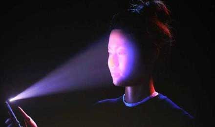 面部解锁没那么安全，为什么还要加这个功能？