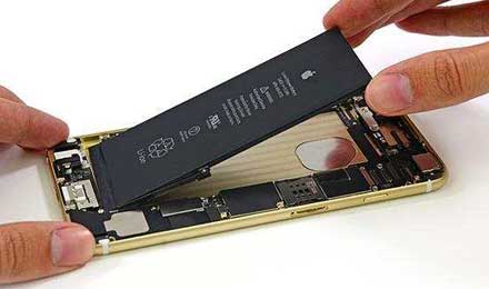 苹果手机降速门：218元换电池还要收199元服务费？