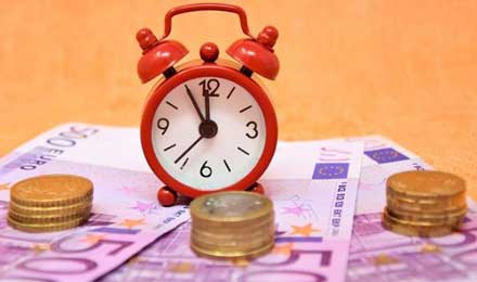 “撒币”大战的新演变：流量矩阵化、竞答社交化