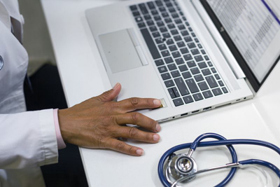 惠普推出医院专用电脑：耐受强力消毒液腐蚀，配备指纹识别功能