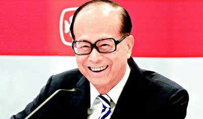 李嘉诚退休，一代首富传奇之后，长和帝国路在何方？
