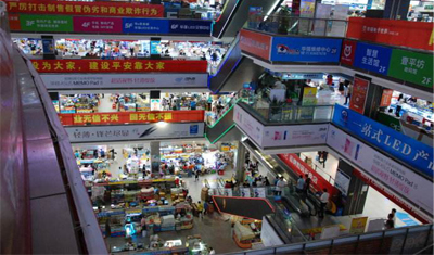 手机线下市场遇冷渠道出现失控 华强北有商铺改卖水果 手机线下市场遇冷渠道出现失控 华强北有商铺改卖水果