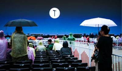 8848元手机，9999元“显示器”，罗永浩这回“任性”了