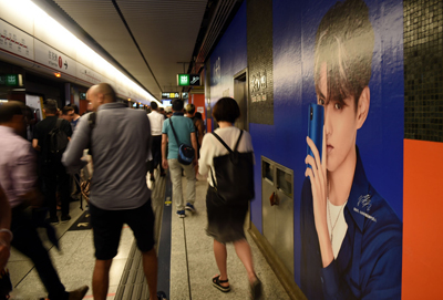 小米香港即将挂牌,港岛街头“吴亦凡”无处不在! 小米香港即将挂牌,港岛街头“吴亦凡”无处不在!