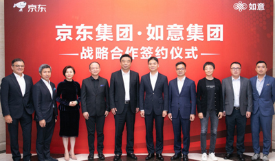 刘强东回国现身为京东时尚站台,随后盘前股价一度跌4% 刘强东回国现身为京东时尚站台,随后盘前股价一度跌4%