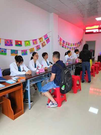 峰程7080组织全职员参加广西国际壮族医院义诊