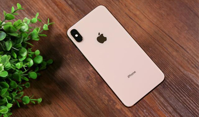 苹果着急申请新专利：在屏幕上进行钻孔抛弃刘海屏