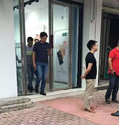 小米不如OPPO？雷军亲自到OPPO实体店取经！