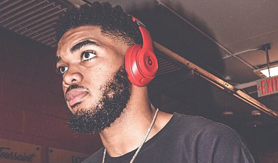 苹果计划2019年下半年推高端包耳式无线耳机