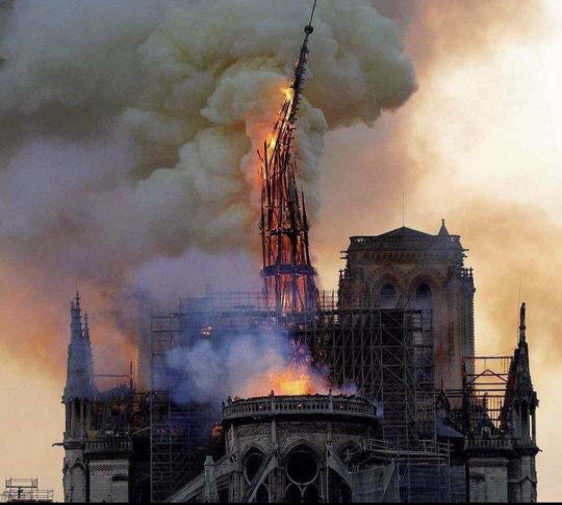 巴黎圣母院历经760年被毁，重修需要10年，这场炼狱让人哀叹
