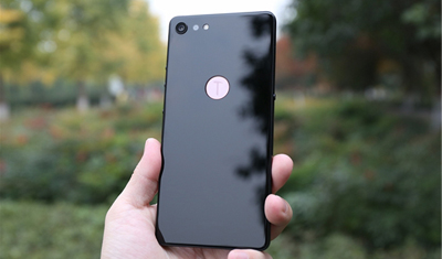 坚果手机官微爆料新机:今年发布,再细的不能说了 坚果手机官微爆料新机:今年发布,再细的不能说了